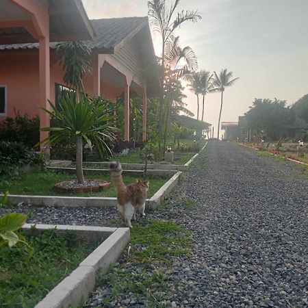 Scandinavian Beach Resort Koh Lanta Exterior photo