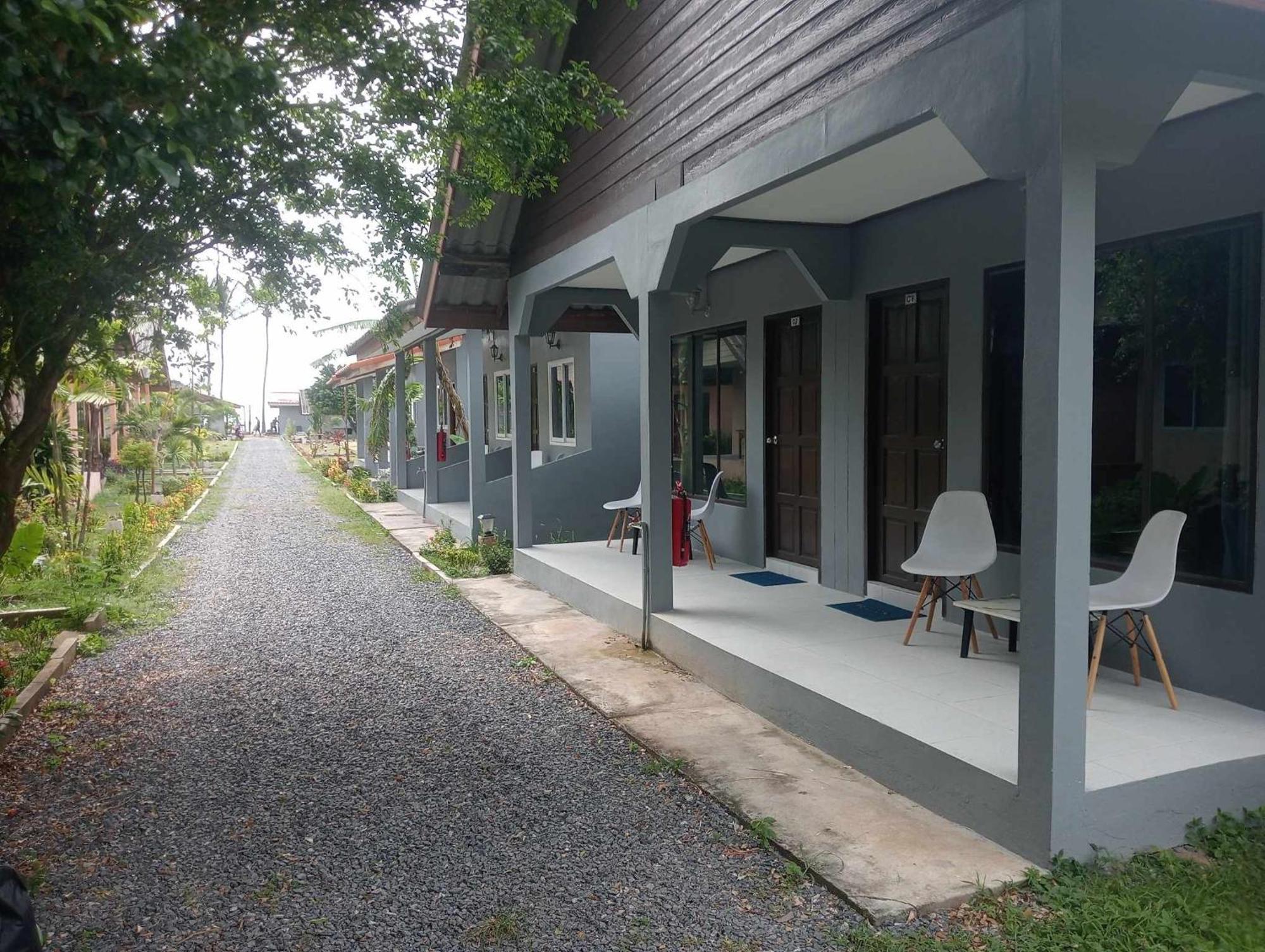 Scandinavian Beach Resort Koh Lanta Exterior photo