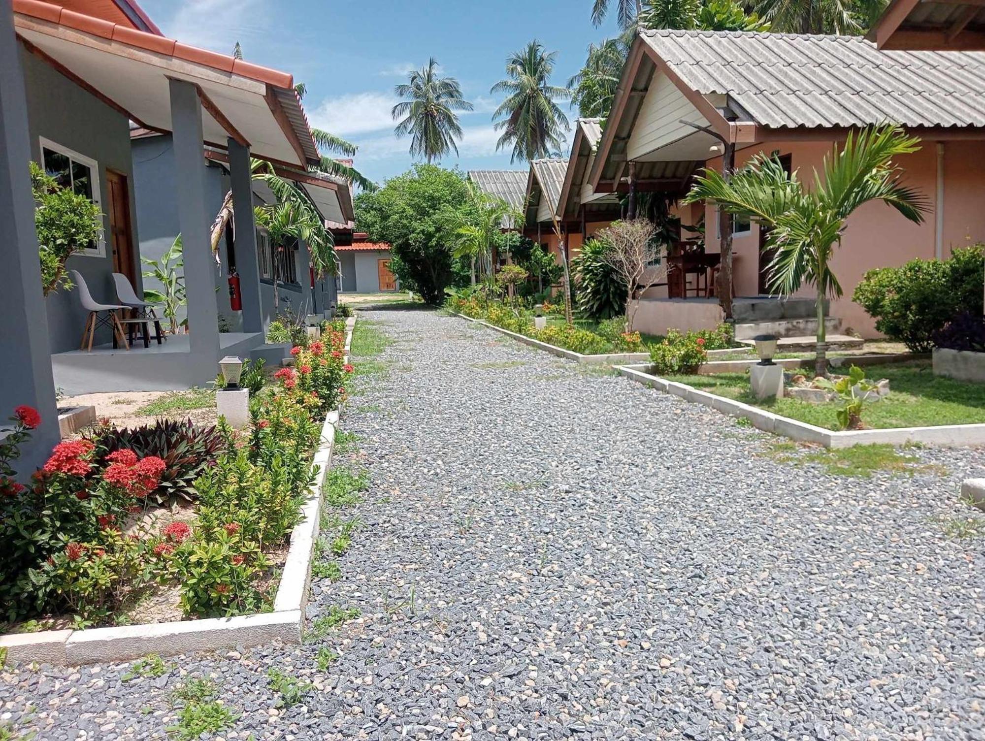 Scandinavian Beach Resort Koh Lanta Exterior photo