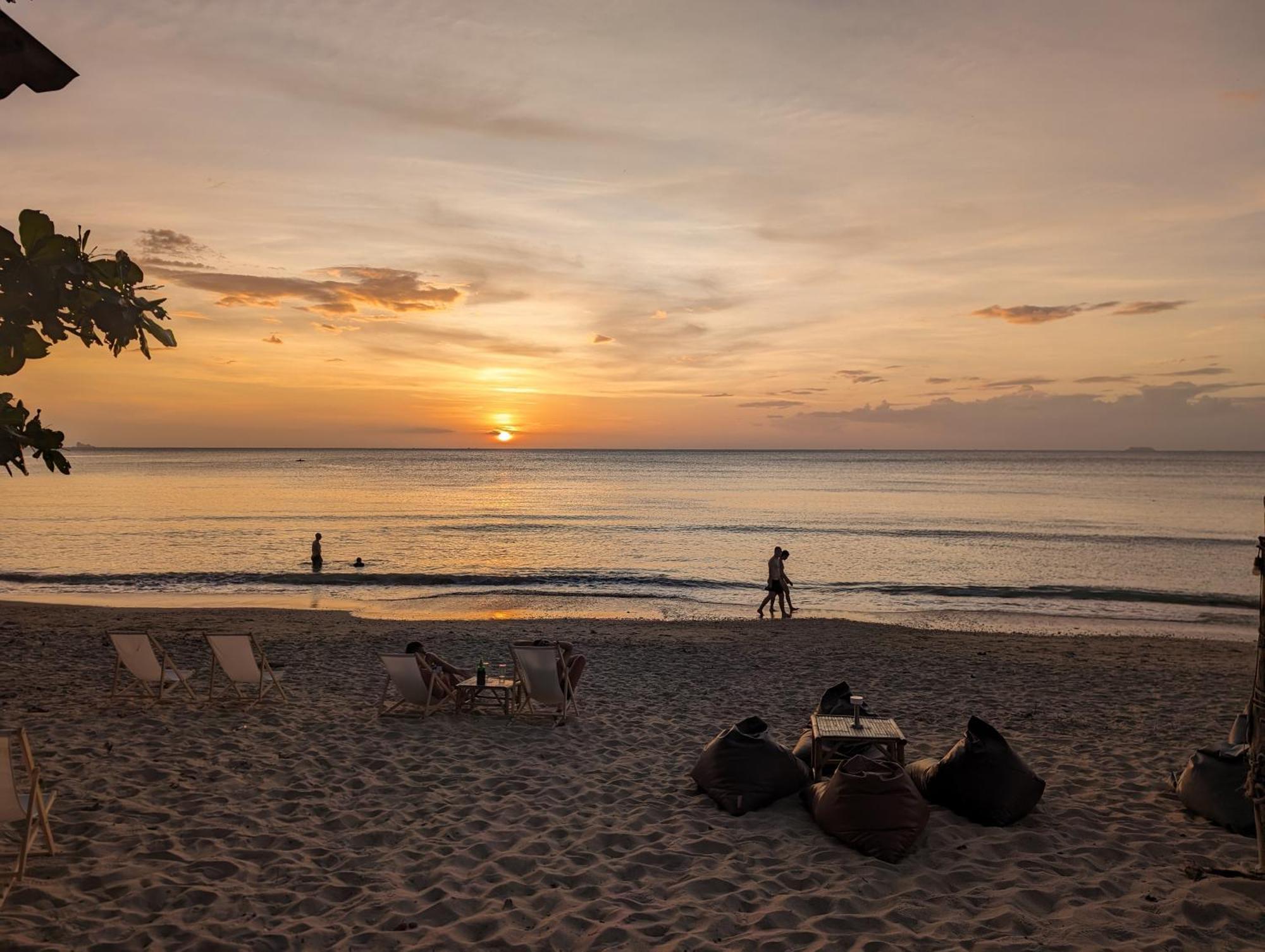 Scandinavian Beach Resort Koh Lanta Exterior photo