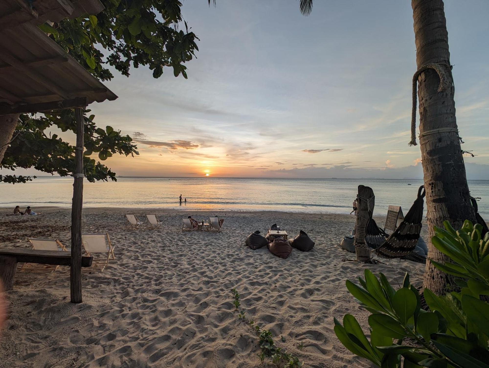 Scandinavian Beach Resort Koh Lanta Exterior photo